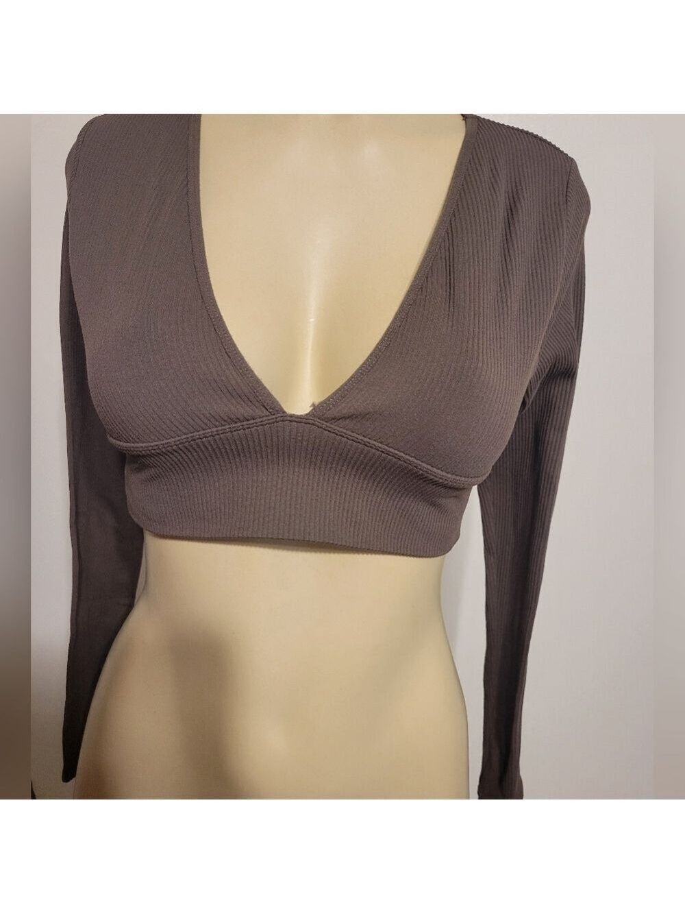 Garage Green Long Sleeved Crop Top  Medium Summer Y2K V-Neck